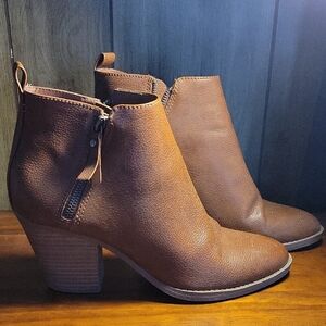 Universal Thread Tan Ankle Booties